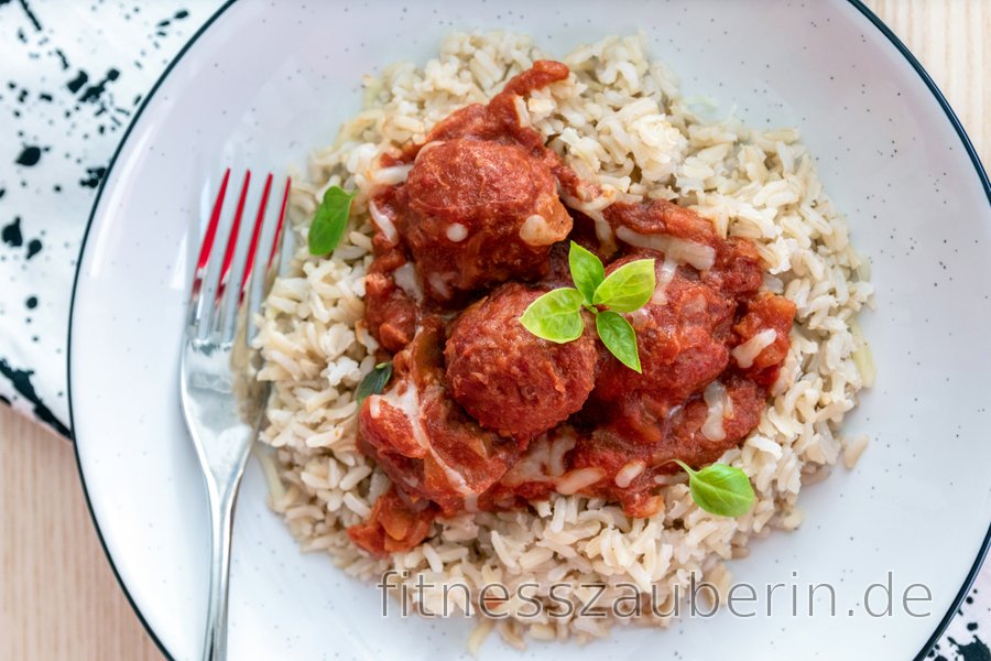 Fitness-Frikadellen in Tomatensauce | fitnesszauberin.de